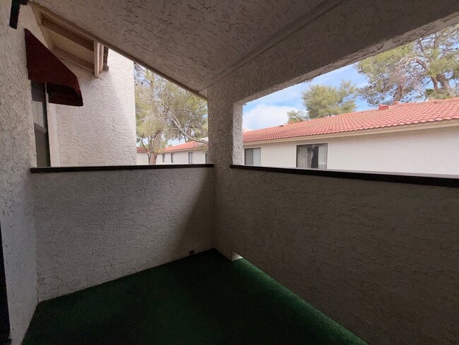 Building Photo - 6687 W Tropicana Ave