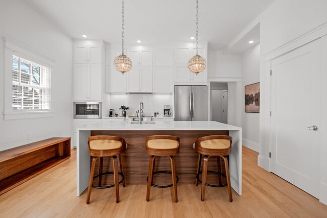 Building Photo - 30 E Main St