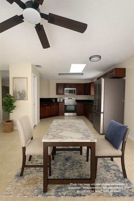 Building Photo - 634 Llama Dr