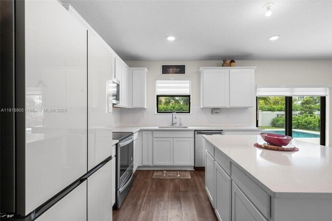 Photo - 3142 Poinciana Street House