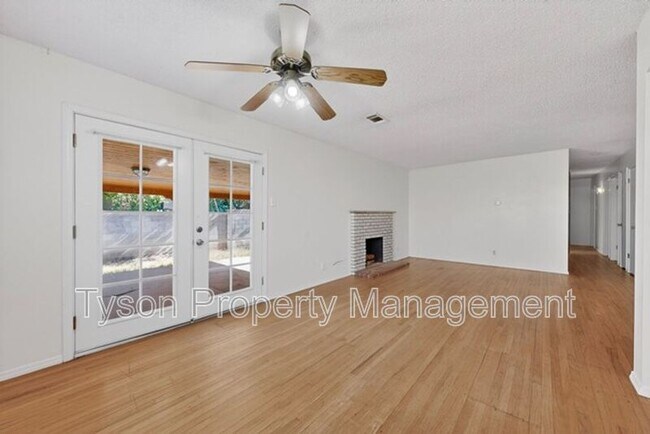 Foto del edificio - 9509 Dona Marguerita Ave NE