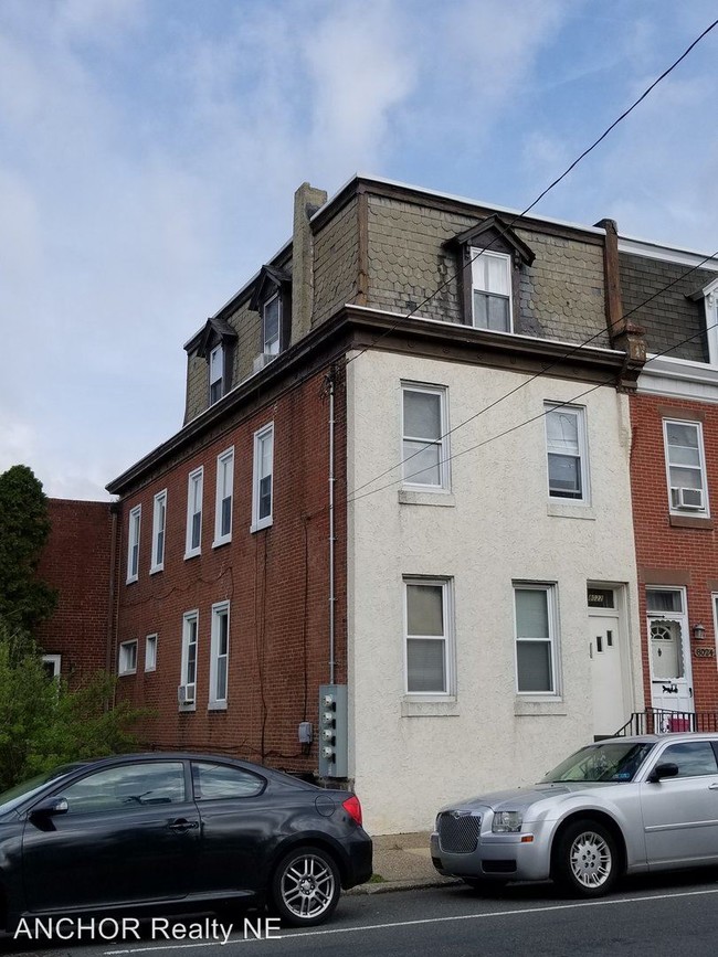Building Photo - 8022 Pine Rd