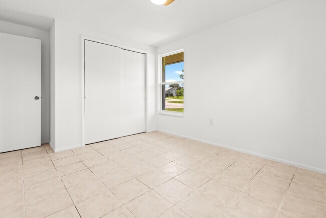 Foto del edificio - 1057 Tropical Ave NW