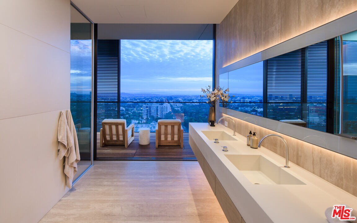 Foto principal - 9040 W Sunset Blvd