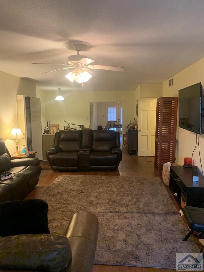 Foto del edificio - 350 S Pope St