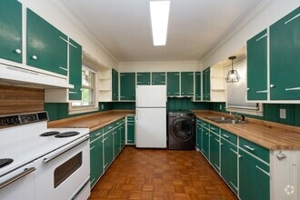 Building Photo - 10 Templewood Dr