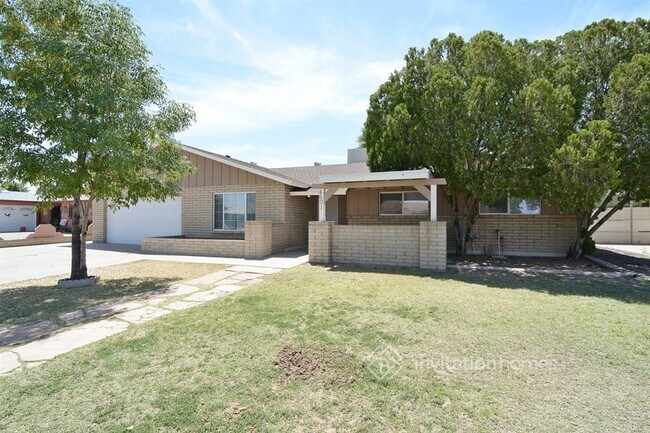 Building Photo - 4601 W Paradise Dr