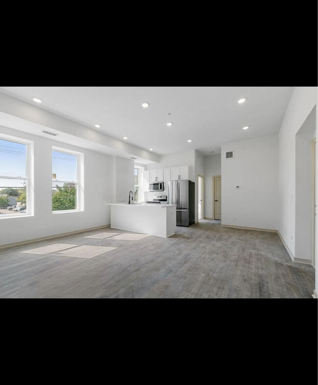 Building Photo - 842 Rice St