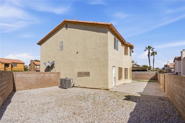 Building Photo - 808 Majestic Rock Cir
