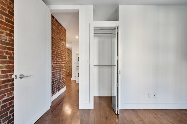 Building Photo - #597 Full room in West Harlem 4-bed / 2.0