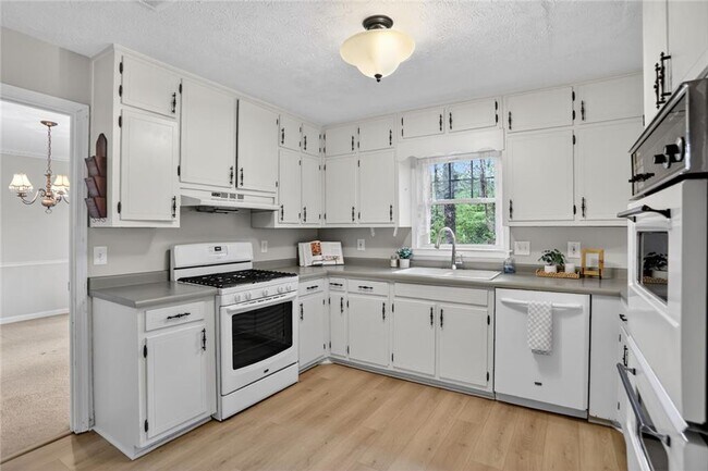 Foto del edificio - 4624 Mountain Creek Dr