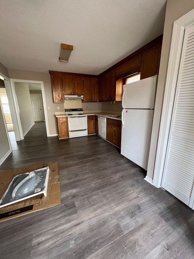 Building Photo - 123 Harper St