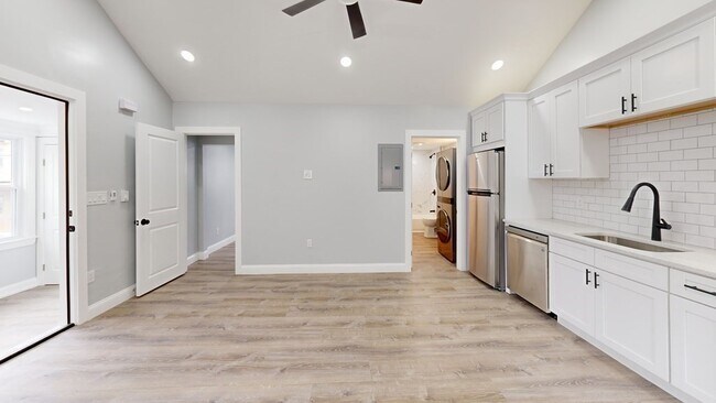 Building Photo - 18 Playstead Rd