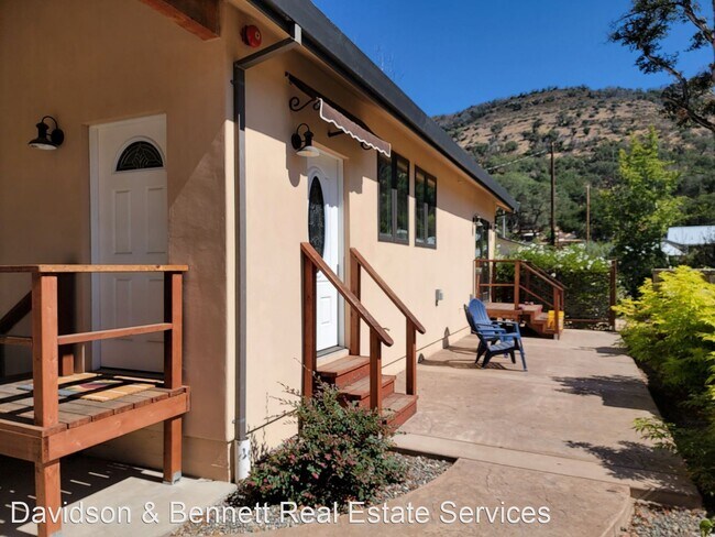Building Photo - 2 br, 2 bath House - 1090A Mt George Ave