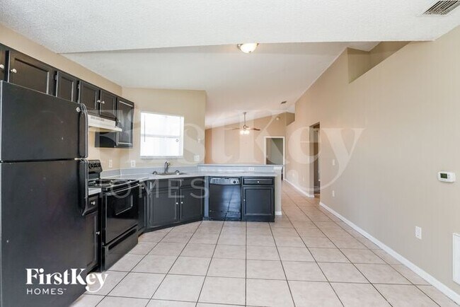 Building Photo - 6520 Viewpoint Ct