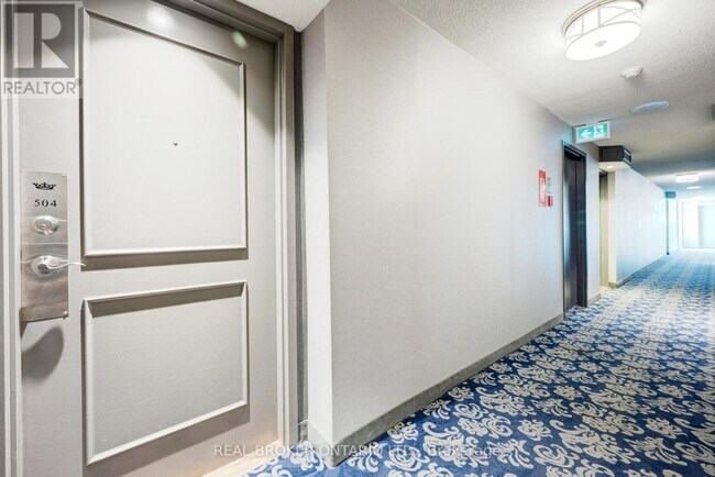 Photo du bâtiment - 4460-4460 Tucana Ct