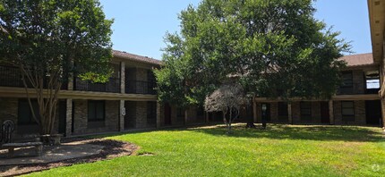 Building Photo - 1214 Baylor Ave
