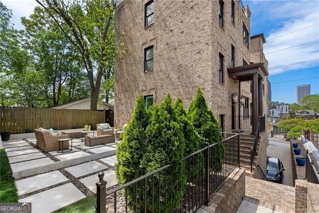Building Photo - 631 Boulevard NE