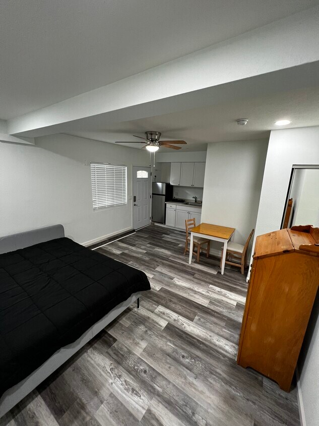 Foto principal - 809 Diamond Dr