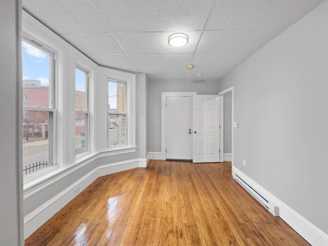 Building Photo - 379 Haverhill St