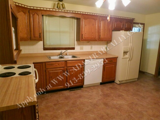 Foto del edificio - Beautiful 3 Bed/1 Bath Home in KCMO-Availa...