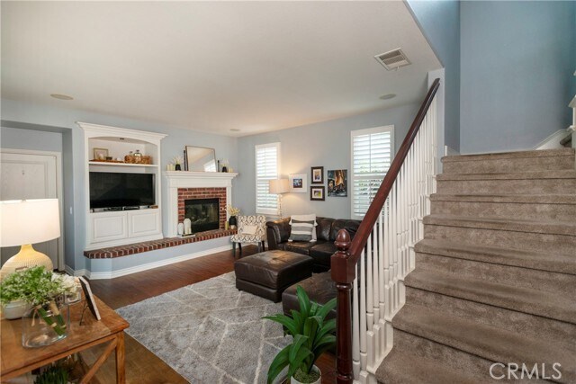Building Photo - 6237 Village Green Dr