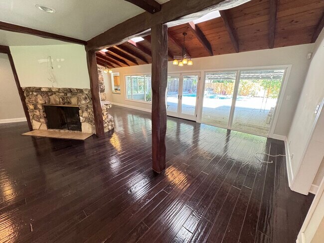 Foto del edificio - 3957 Woodfield Dr