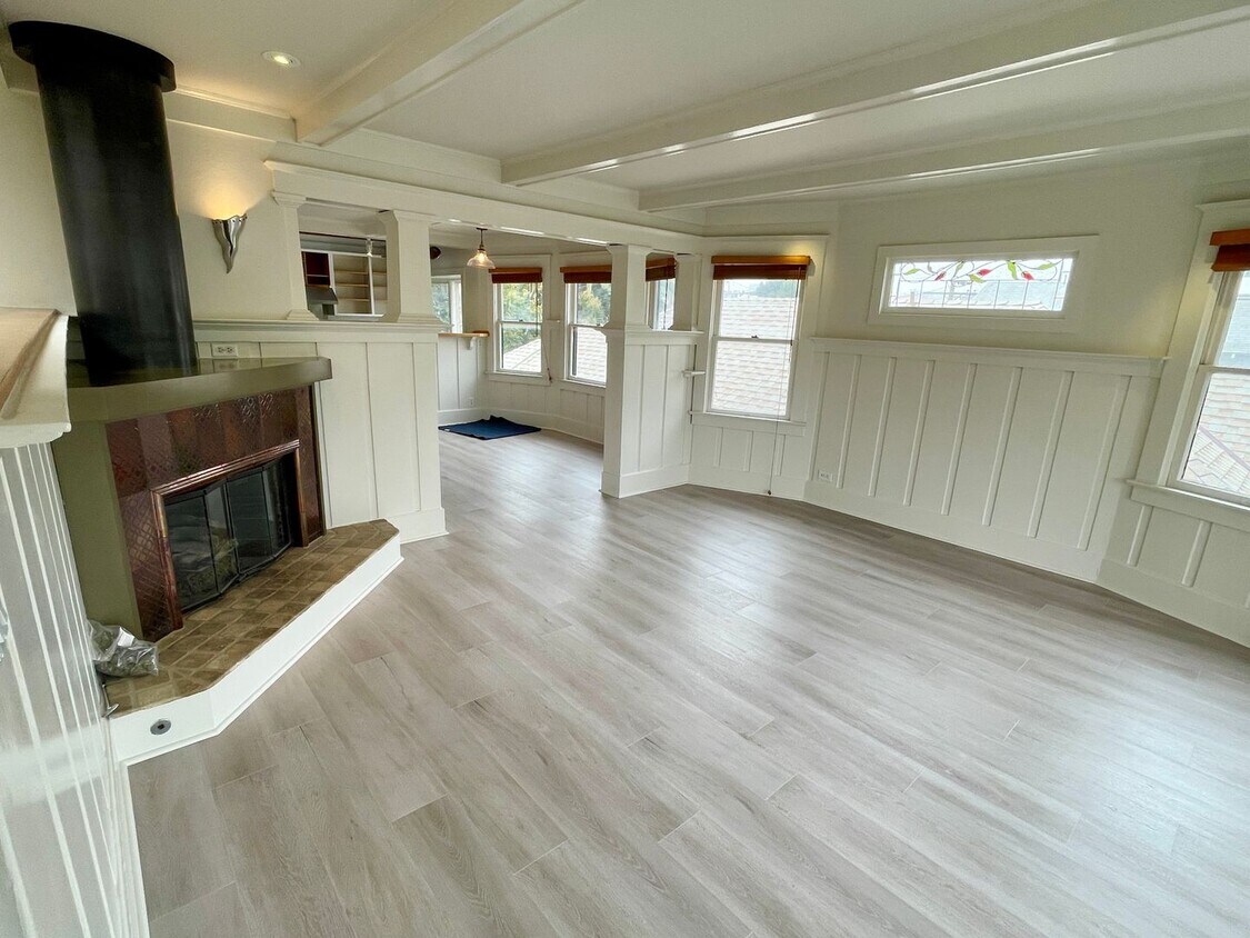 Primary Photo - Horizon Ave Duplex