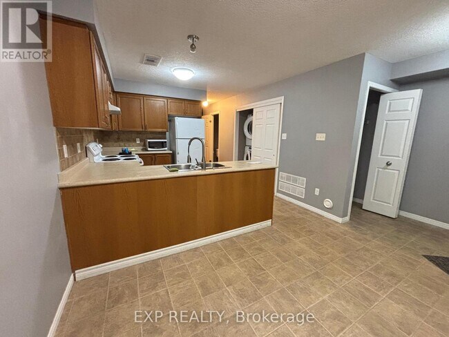 Building Photo - 50 Howe Dr