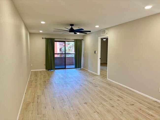 Foto del edificio - 12222 N Paradise Village Pky W