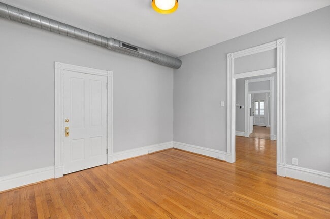 Building Photo - 2700-2702 Macklind