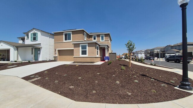 Building Photo - New Lennar 1907 floor plan on large lot that faces a park!