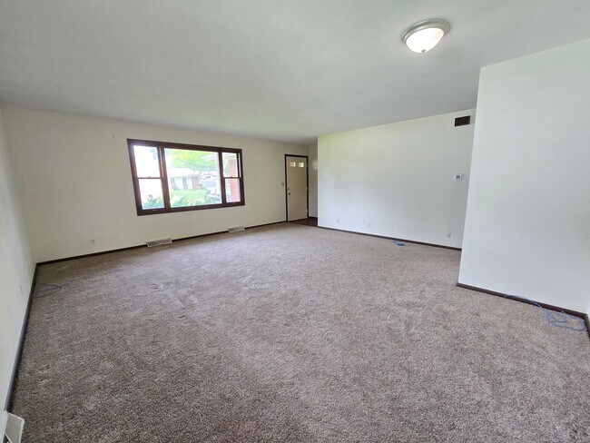 Foto del edificio - Cute 2-bedroom duplex in Normal!