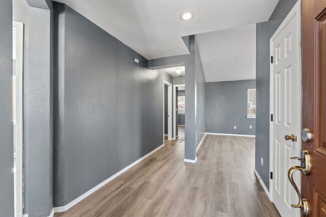 Foto del edificio - Move-In Ready 3 Bedroom Home Near Fort Carson