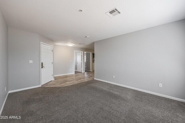 Foto del edificio - 16033 N 25th St