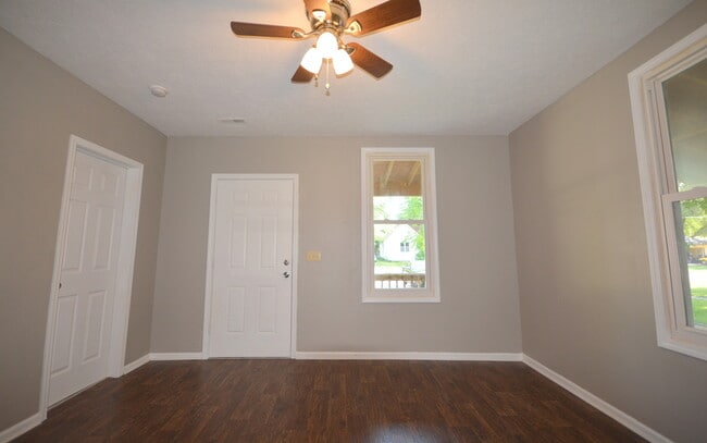Building Photo - 2 Bedroom 1 Bath Home with a Carport