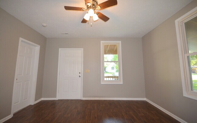 Foto del edificio - 2 Bedroom 1 Bath Home with a Carport