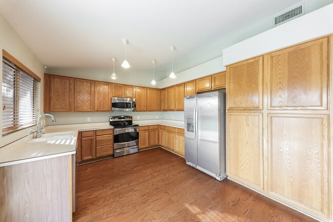 Building Photo - 7205 W Los Gatos Dr