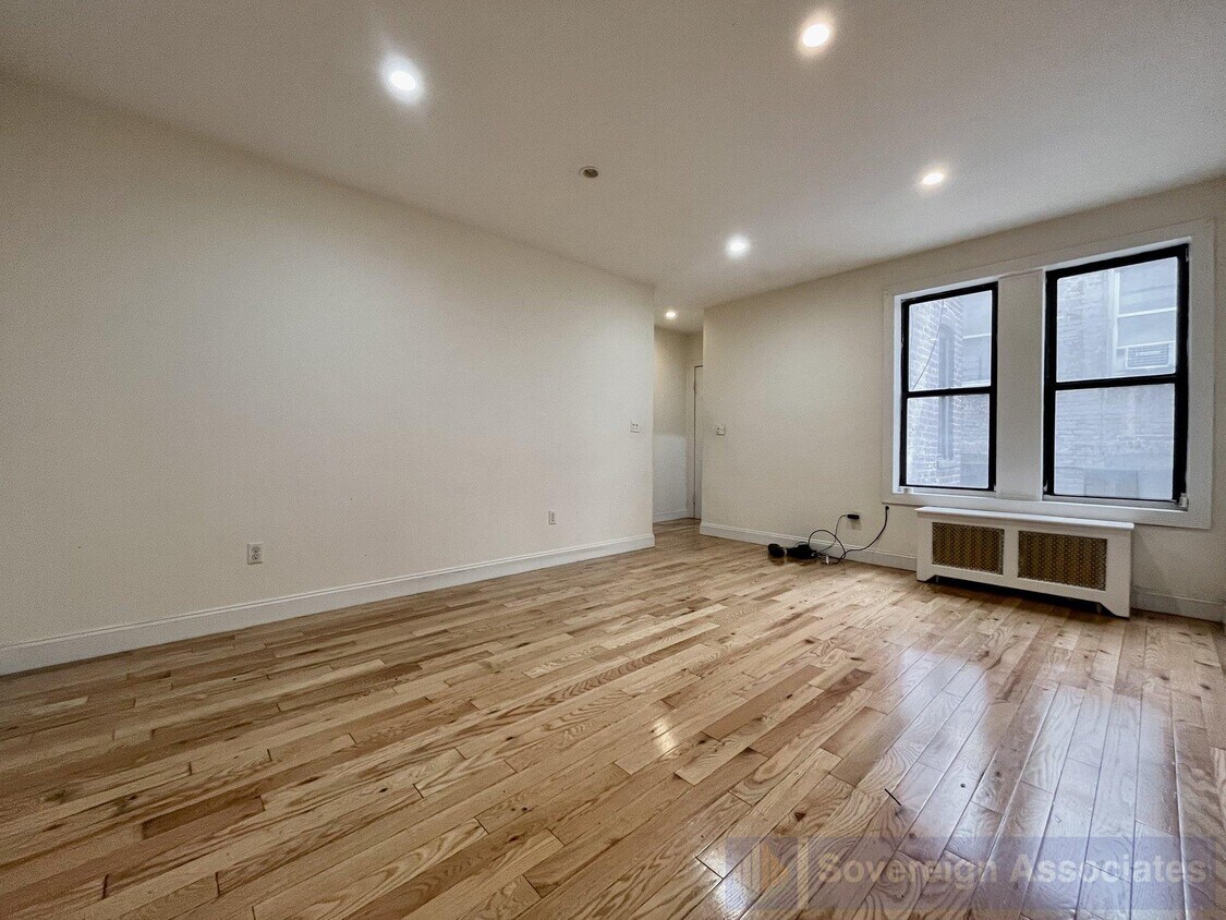 Primary Photo - 585 W 204th St