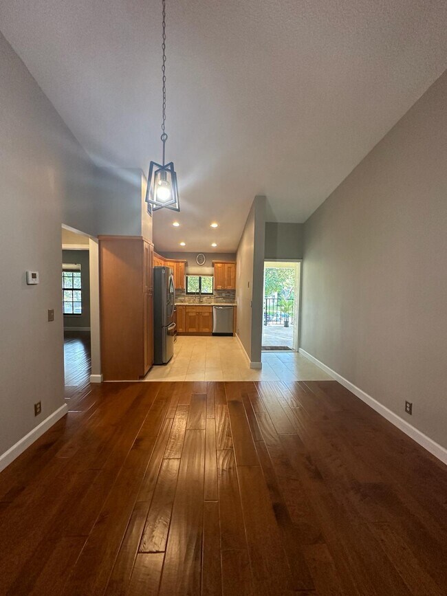 Foto del edificio - 301 Olivewood Pl