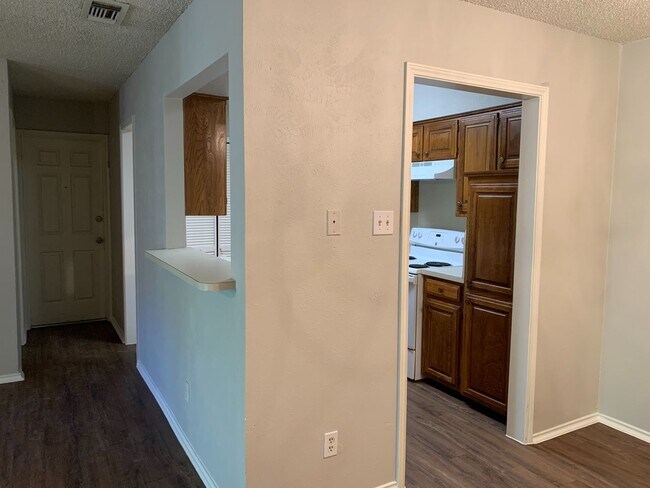 Building Photo - 417-421 Gardenview