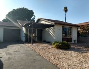 Building Photo - 1515 Temple Heights Dr