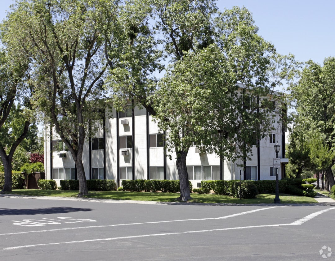 Primary Photo - 500 Alpine Ave