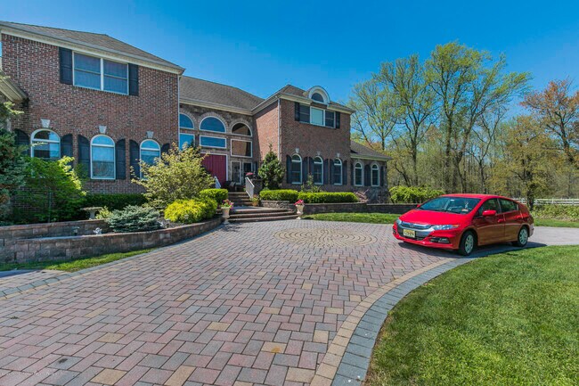Foto del edificio - 111 Hidden Pond Ct