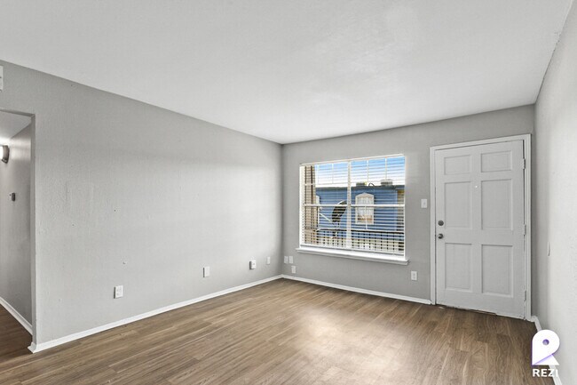 Building Photo - 11810 Algonquin Dr