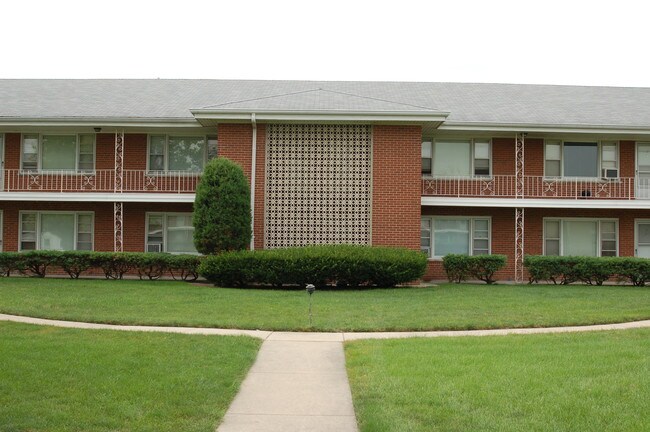 Colonial Park Apartments Apartments - Des Plaines, IL | Apartments.com