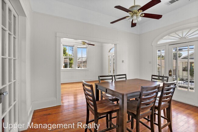 Building Photo - 4 br, 2 bath Apartment - 4533 - 4535 Lasal...