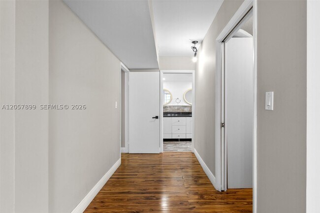Foto del edificio - 1690 NE 191st St