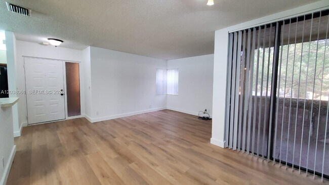 Building Photo - 3858 Coral Tree Cir