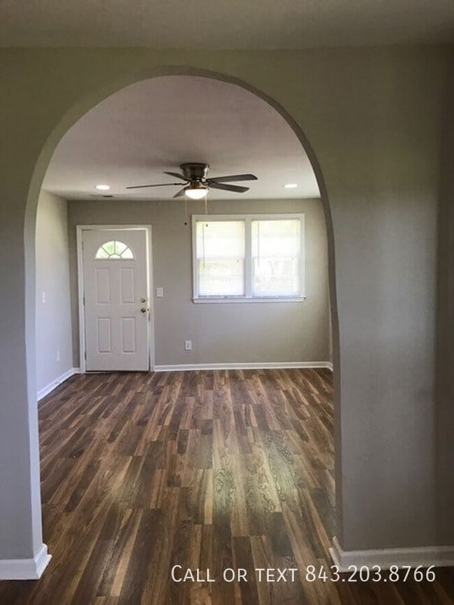 Foto del edificio - 4927 Lincrest Rd